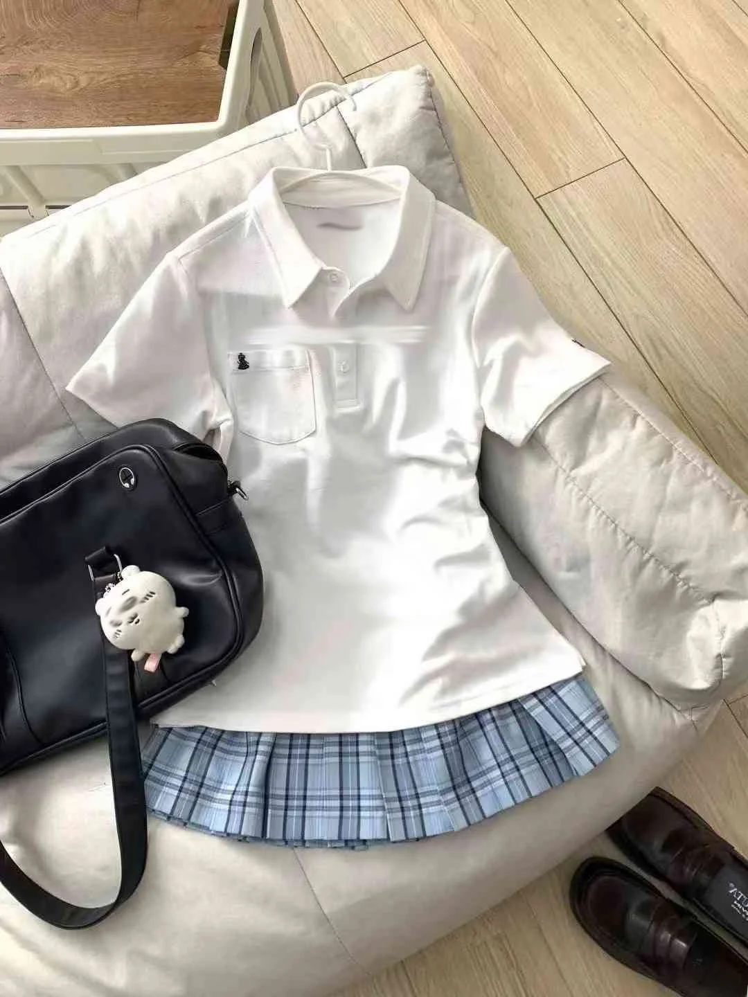 

Sweet School orm Sle Embroidered Waist-Cinching ort Sve irt Korean Commute Sle Loose Fit Summer T-irt