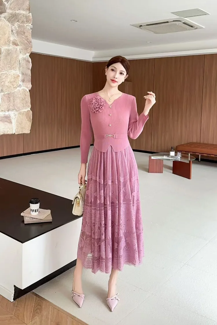 Miyake 2025 Autumn New Pleated Fashionable and Elegant V-neck Fake Two-piece Skirt Slim and Thin Dress