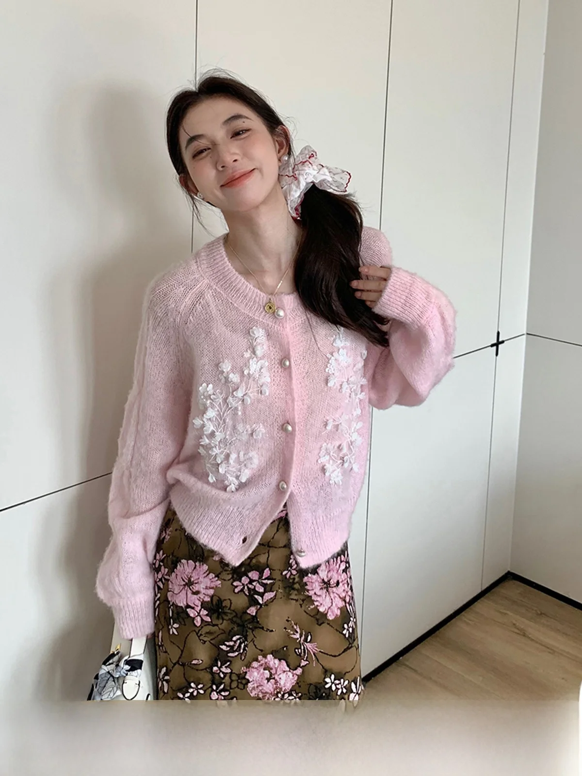 

INON Мягкий уютный женский вязаный кардиган ручной работы с вышивкой, длинный свеч V-Ne, одежда для поездок на работу с растительным цветочным узором