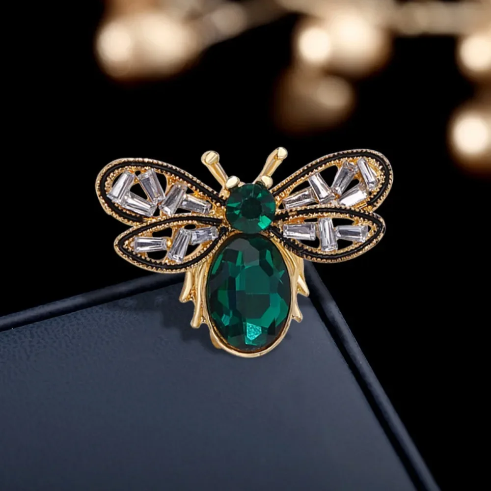 High-end Green Crystal Bee Brooches Laday Luxury Rhinestone Insect Collar Pins Hat Shawl Scarf Decor Fashion Jewelry Gifts