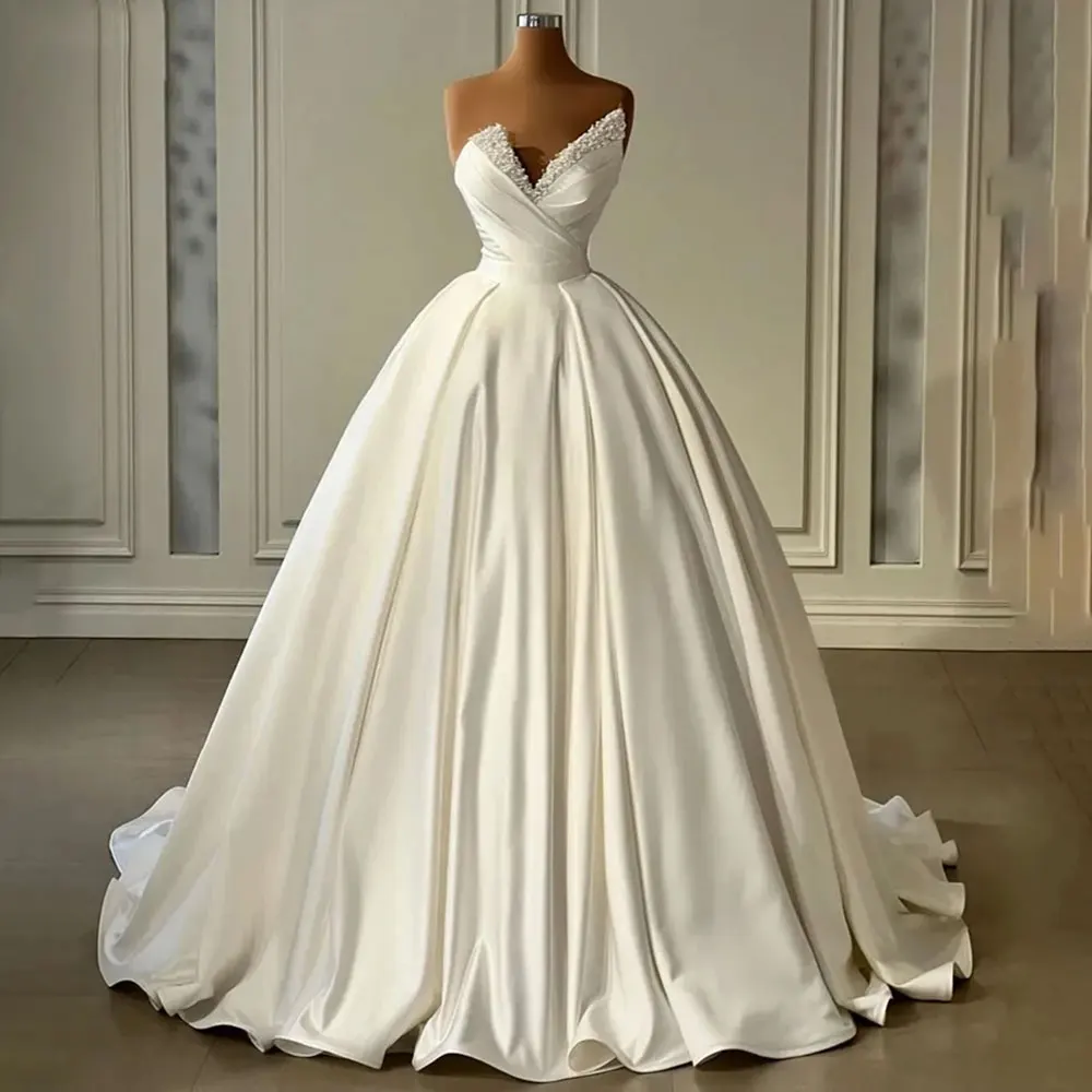 Abiti da sposa Sexy a-line con scollo a v in rilievo splendido raso romantico con spalle scoperte senza spalline Fluffy Princess Style abito da sposa avorio