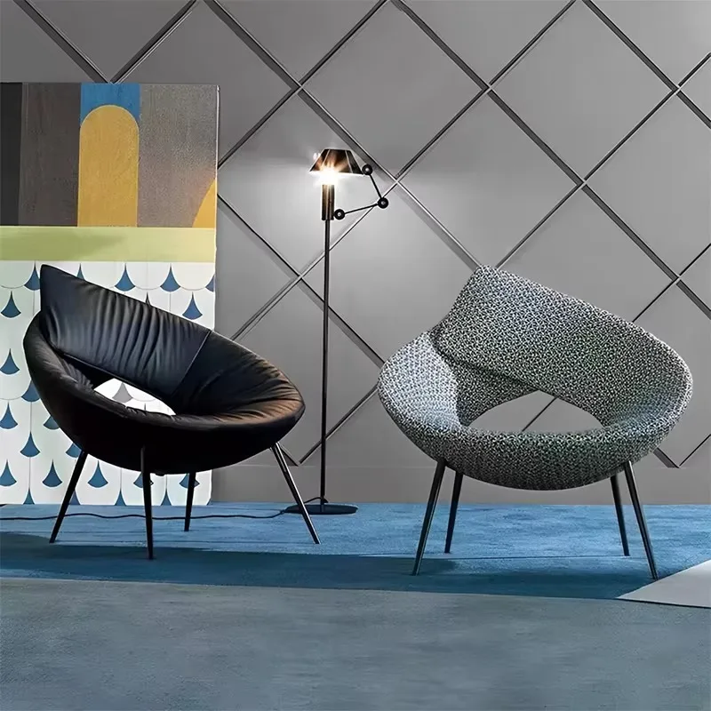 Sedia da Ristorante e Hotel dal Design Nordico Unico con Gambe in Metallo Dorato, Sedia d'Accento Originale per Caffetteria