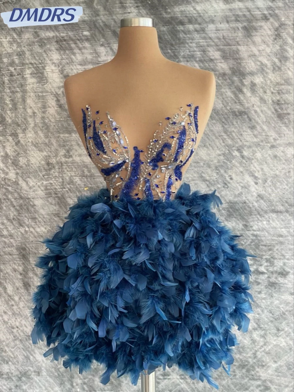 

Gorgeous Beaded Feathers Cocktail Gown For Birthday Sexy V-neck Mini Evening Dresses Customized Fashion Wedding Party Gowns