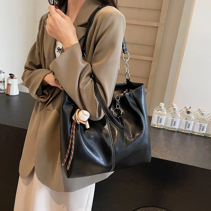 

Korean Version Student Commuter Tote Bag Versatile Fashion Large Capacity Underarm Bag Lightweight Retro Popular Shoulder Bag
