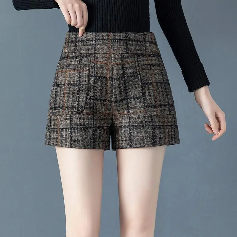 New Fashion Women's Summer Casual Commute Shorts A-line High Waist Front Buckle Plaid Women's Loose Black Shorts LX485