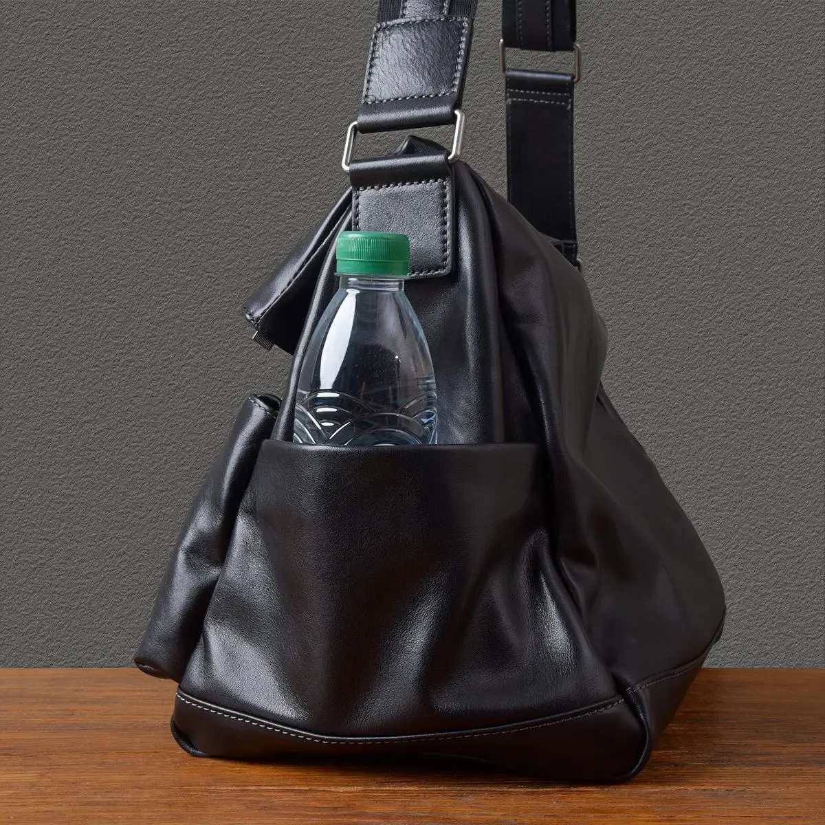 Bolso de viaje de cuero genuino hecho a mano de diseñador informal para hombre, bolsa de fitness para equipaje grande negra de cuero de vaca suave de lujo para deportes al aire libre