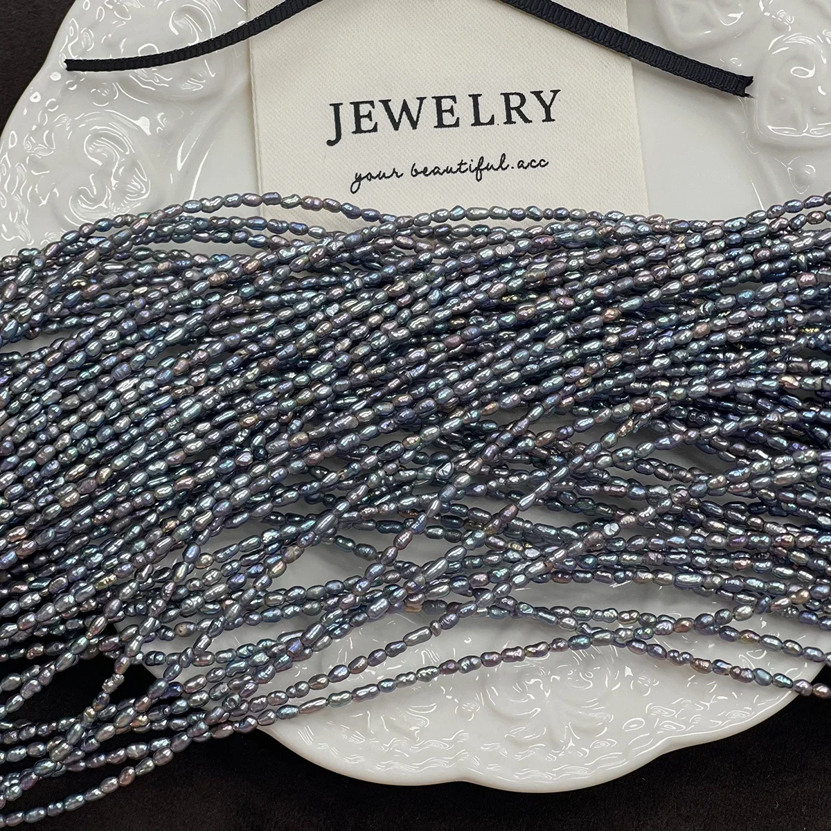 Natürliche Süßwasser-Reisperlen, lose Perlen, 3-4 mm, gemischt in Weiß und Lila, DIY-Schmuckzubehör für Halsketten- und Armbandherstellung. – Detail 3