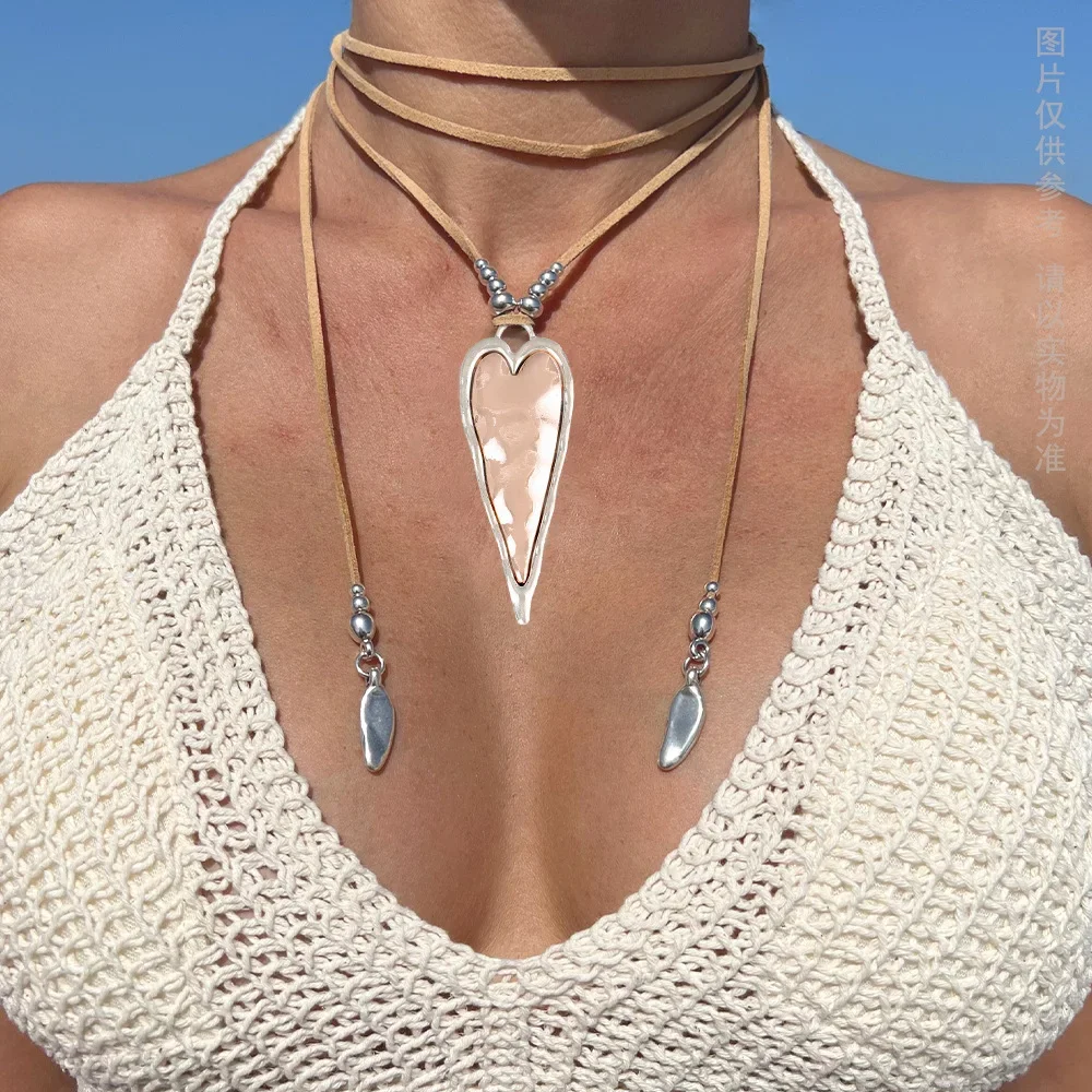 Elegant and niche high-end alloy DIY jewelry accessories, heart-shaped ornaments, sweater chains, beach chains, personalized