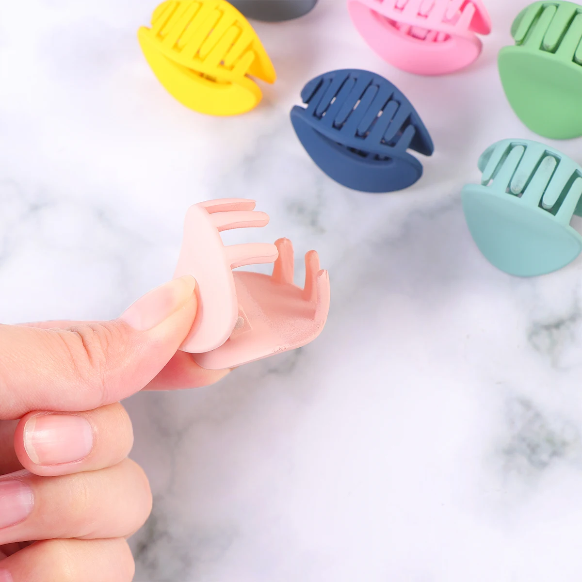 

3 .3cm Frosted Acrylic Hair Clip Barrettes Small Clips Women for Resin Hairpin Accessories Claws Korean Version
