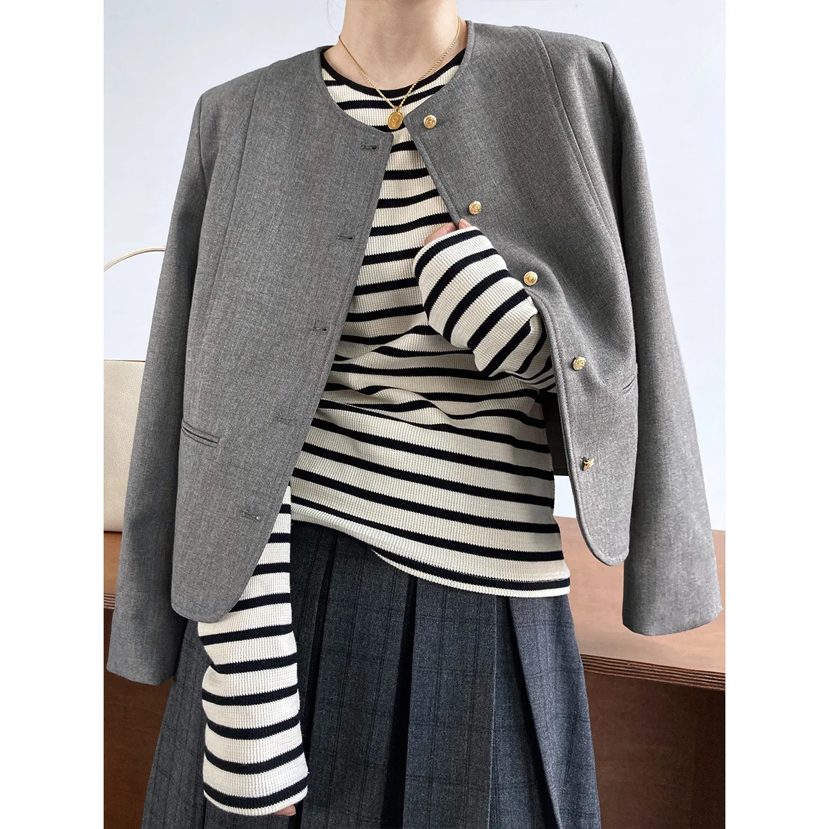 الفرنسية Xiaoxiangfeng سترة المرأة ربيع قصير جديد مزاجه الخارجي الراقية البدلة