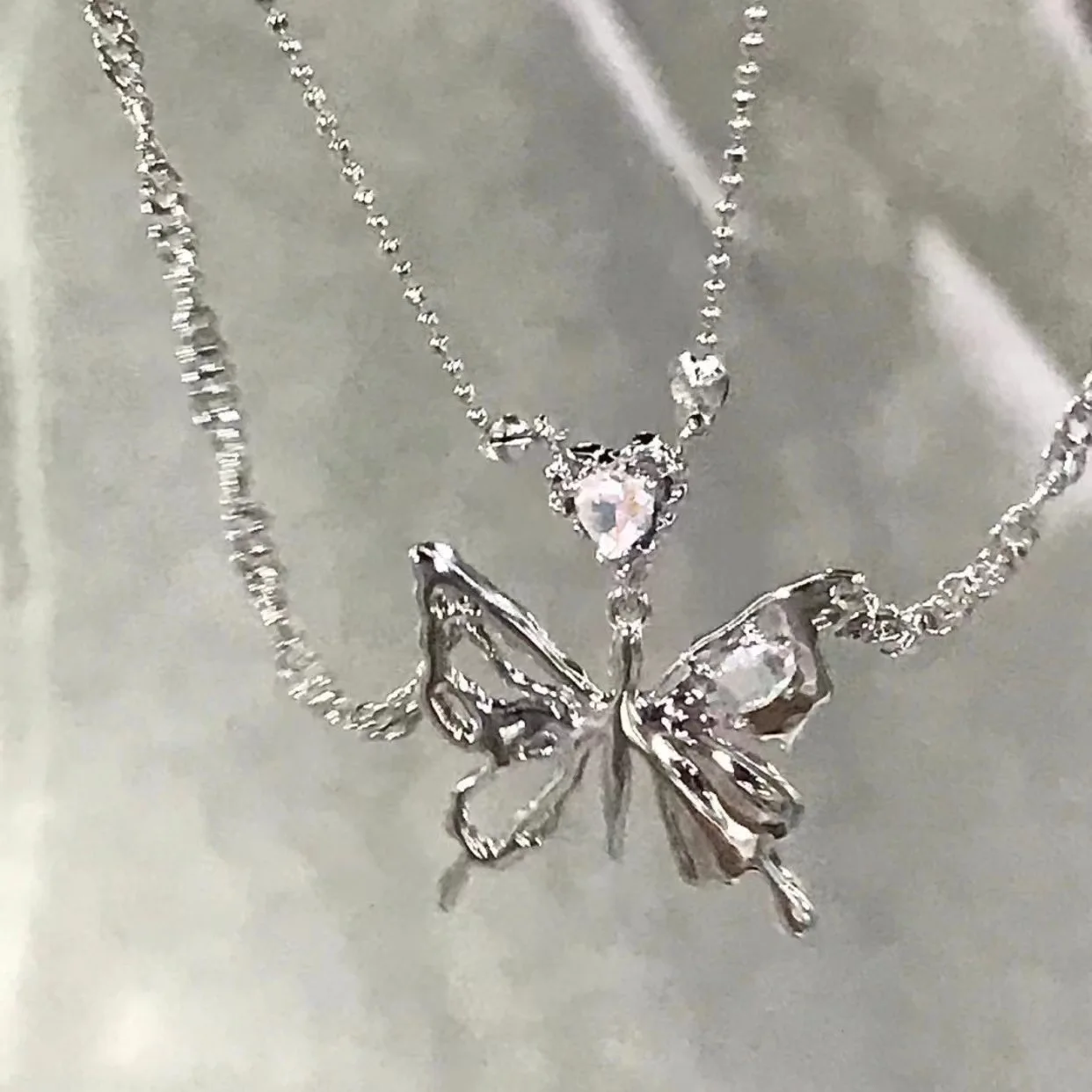 Double layered butterfly necklace for girls, niche design, high-end punk cool style, 2023 new Valentine's Day Christmas gift