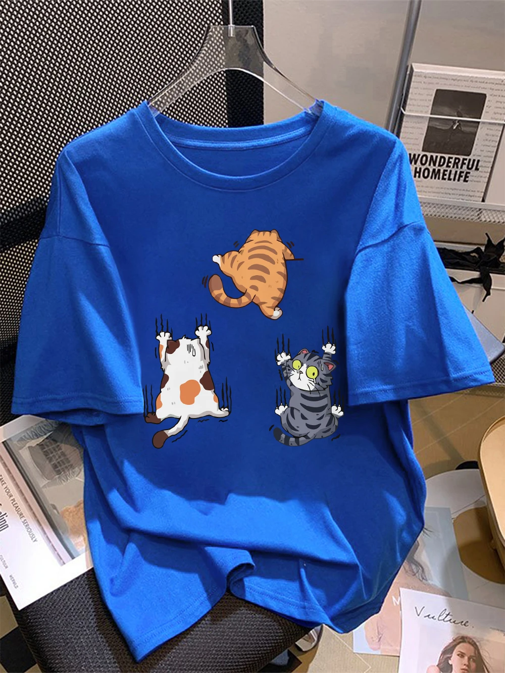 

Летняя хлопковая футболка женская, три кота, восхождение вверх и спасание, футболка с принтом, свободные мягкие топы с круглым вырезом, повседневная женская одежда