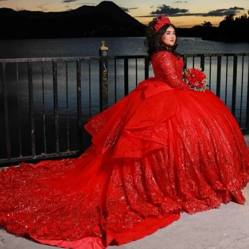 فستان Quinceanera أحمر لامع مزين بحفلة تول دانتيل مكشوف الأكتاف وذيل طويل وفيونكة فيستدوس دي 15 quinceañera مخصص