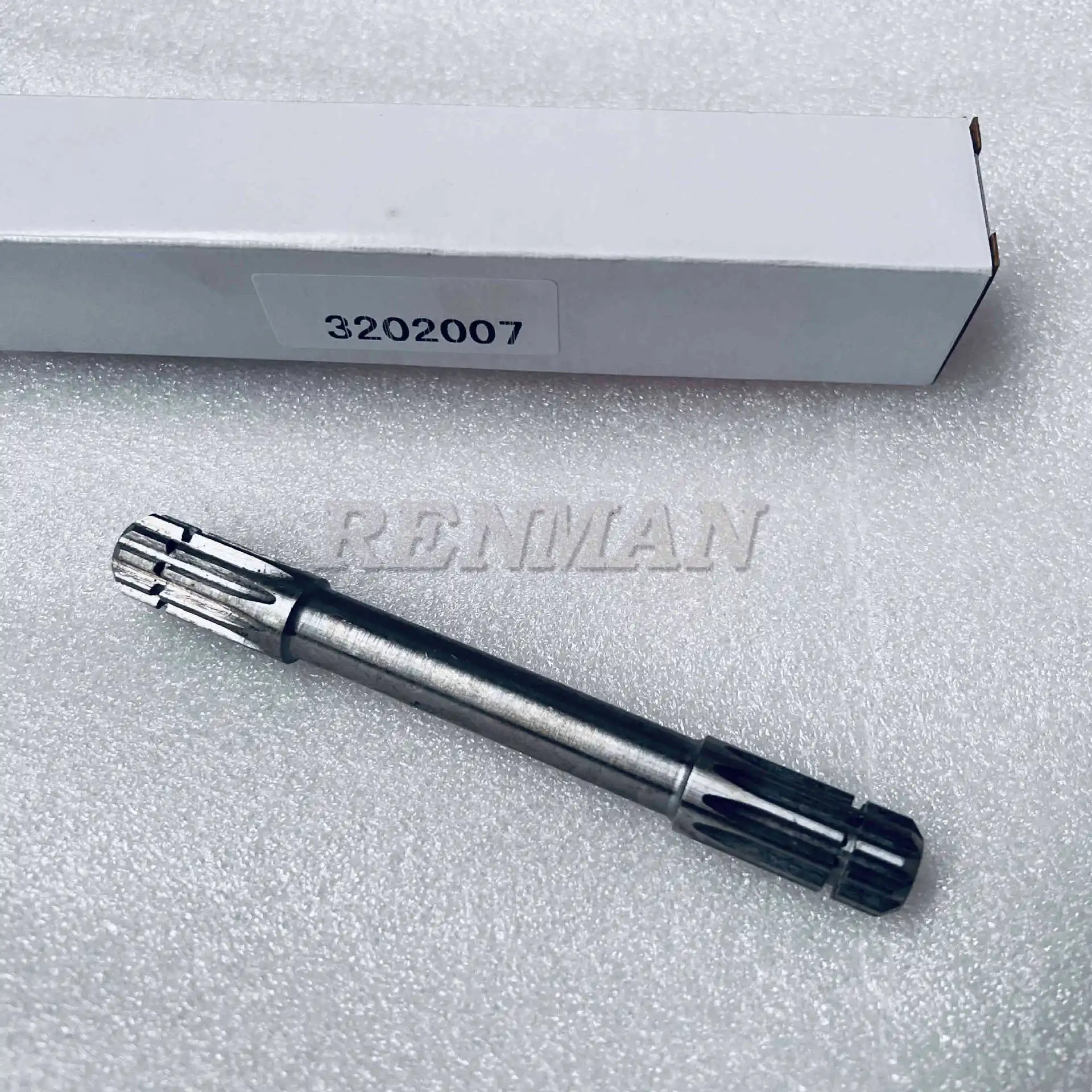 

Suitable for Chongqing Cummins engine KTA19 water pump shaft, original K19 diesel engine parts 3202007