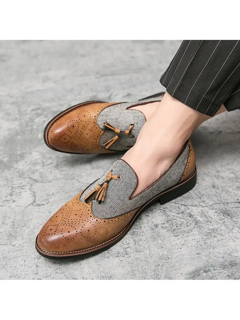 ファッショナブルな英国風メンズスリッポンシューズ、カジュアルローファー、ビジネスブローグ、刺繍入りタッセルレザーシューズ（秋用）