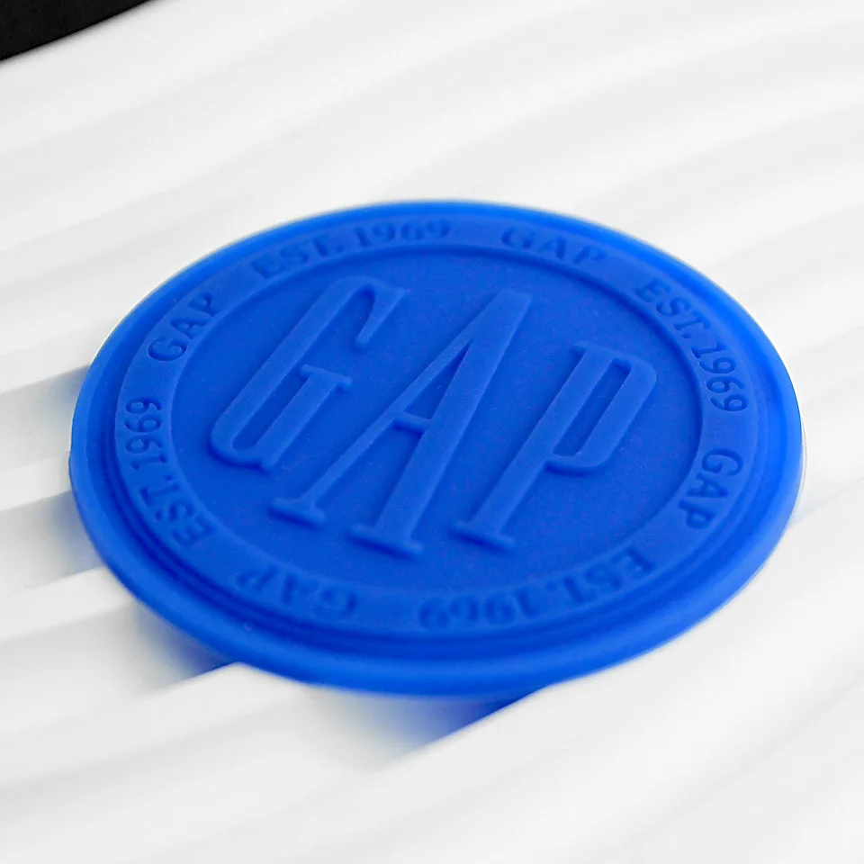 Custom Private LOGO Embossed Rubber Patch Sewing on Clothing Circle Round PVC Label Soft Silicon Badge Garment Accessories