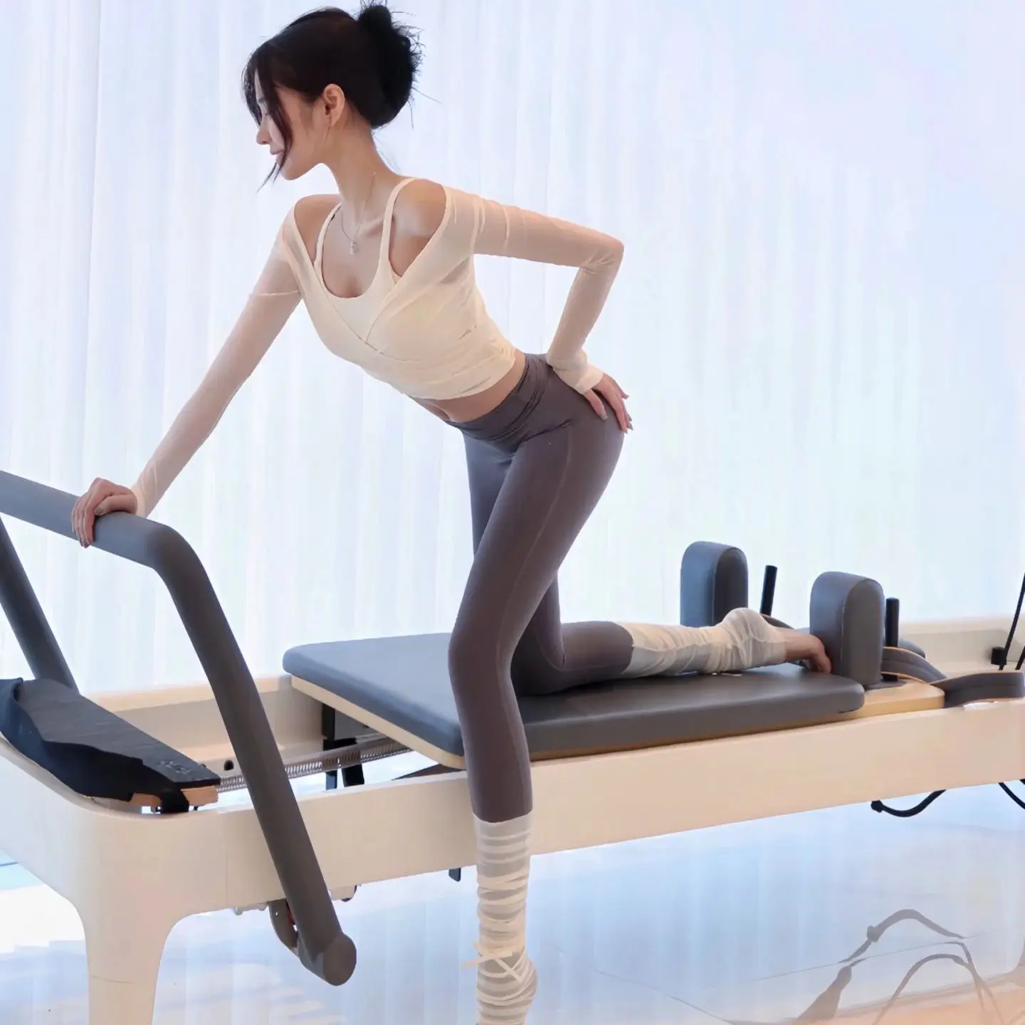 

Женский комплект для йоги, новинка 2025, летний костюм из двух предметов для бега, пилатеса, профессиональная спортивная одежда, верхняя часть тела