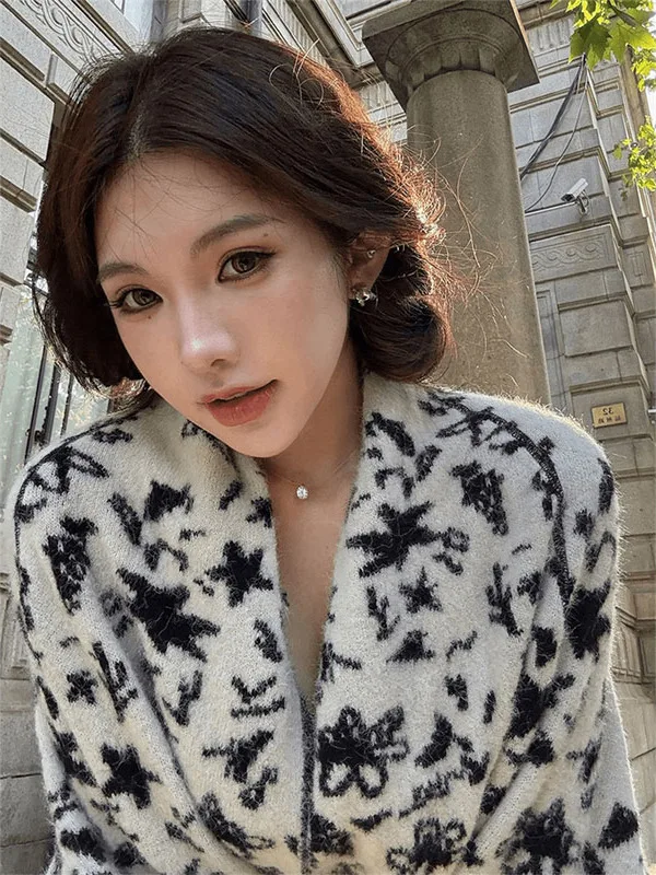 Double-Sided Wear Batwing Sleeve Embroidered Jacket Trendy Women's New Cardigan Beautiful Stylish Top Loose Fit V-Neck Button...