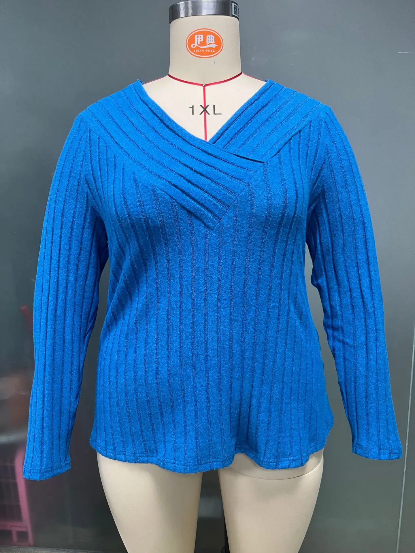 5XL Plus Size Elegant Casual Woman T-Shirt Fashion Loose Large Size Shirts Spring Women Solid V-Neck Long Sleeve Black Gray Tops — zdjęcie 5