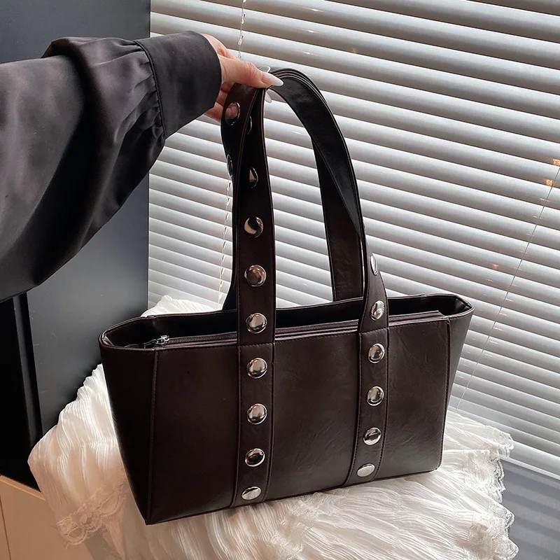 

Осенняя текстурированная байкерская сумка 925, женская сумка с верхней ручкой и клецками, роскошная сумка через плечо, сумка для пригородных поездок на день и ночь