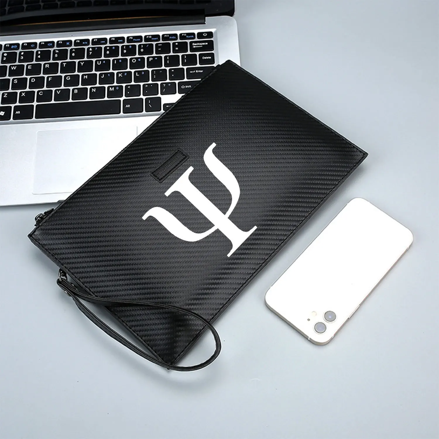 علم النفس رمز Psi. حقيبة يد رجالية من البولي يوريثان مطبوعة بخلفية بيضاء أنيقة وعملية للحمل اليومي