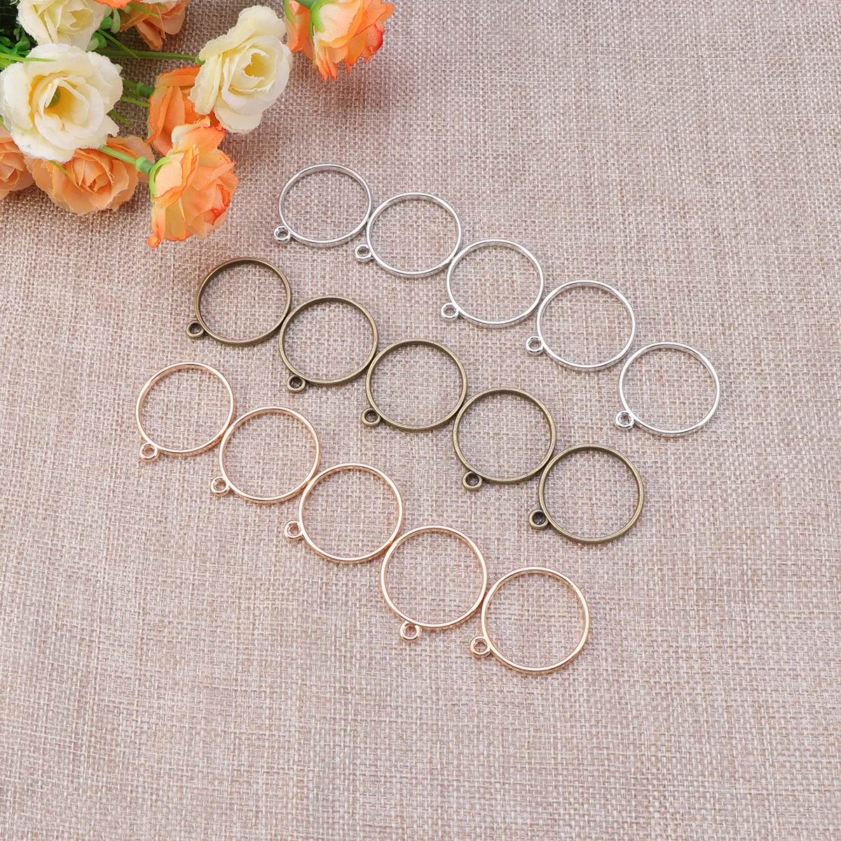 

30Pcs Alloy Round Open Back Bezel Hollow Pendants DIY Jewelry Making Supplies Resin Craft Frames Charms for Necklace Earrings