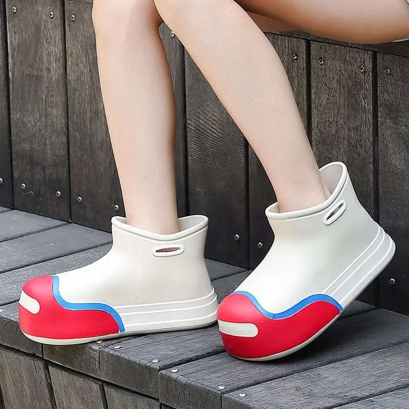 Stilvolle warme Damen-Regenschuhe mit Fell, wasserdichte Winterstiefel, Damen-Galoschen, modische Garten-Regenschuhe, Plüsch-Regenstiefel der Marke – Detail 28