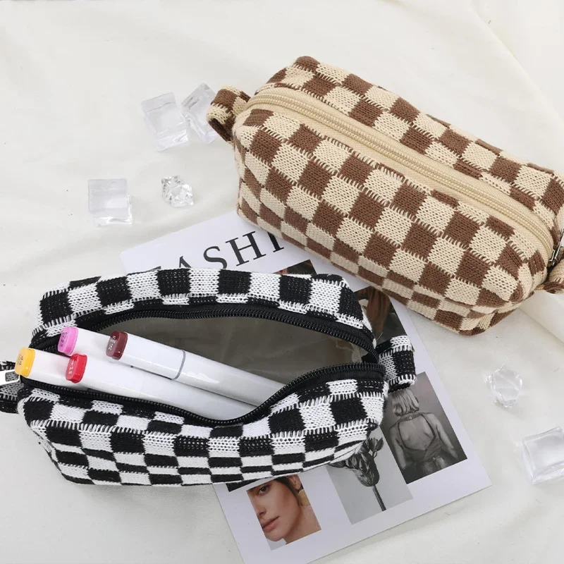 Checkerboard Knitted Pencil case Contrast Woolen Grid Large Capacity Woman Portable Storage Bag Makeup Bag Travel Wash Bag