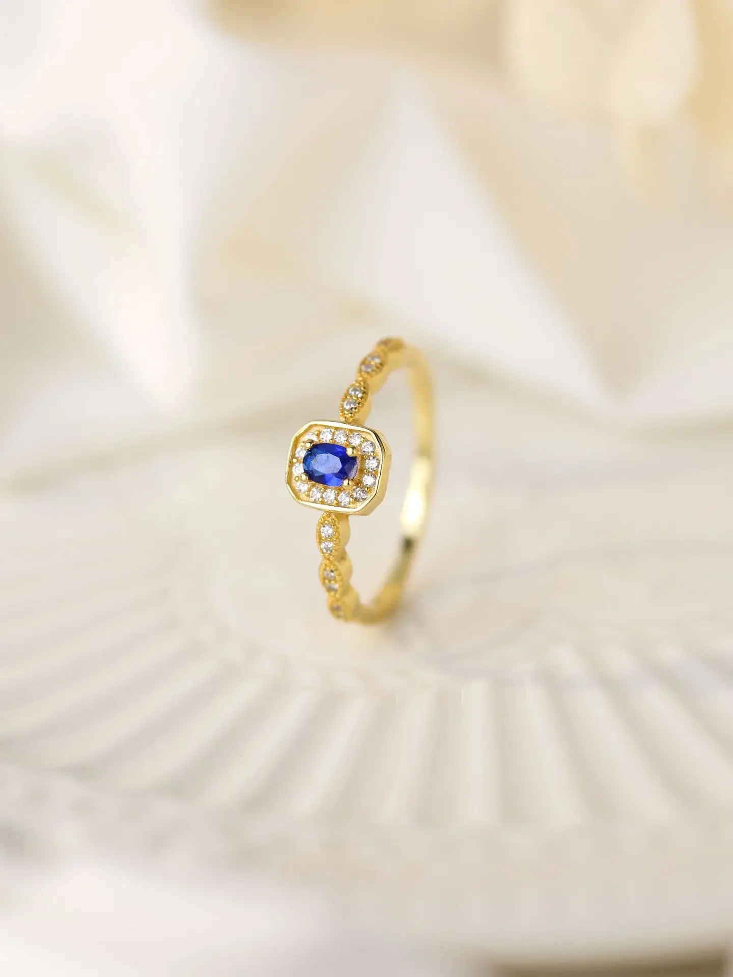 Farny New Sterling 925 Silver Ring Inlaid with Shining Zircon and Sapphire with Adorable Vintage Style as Party Ring for Lady