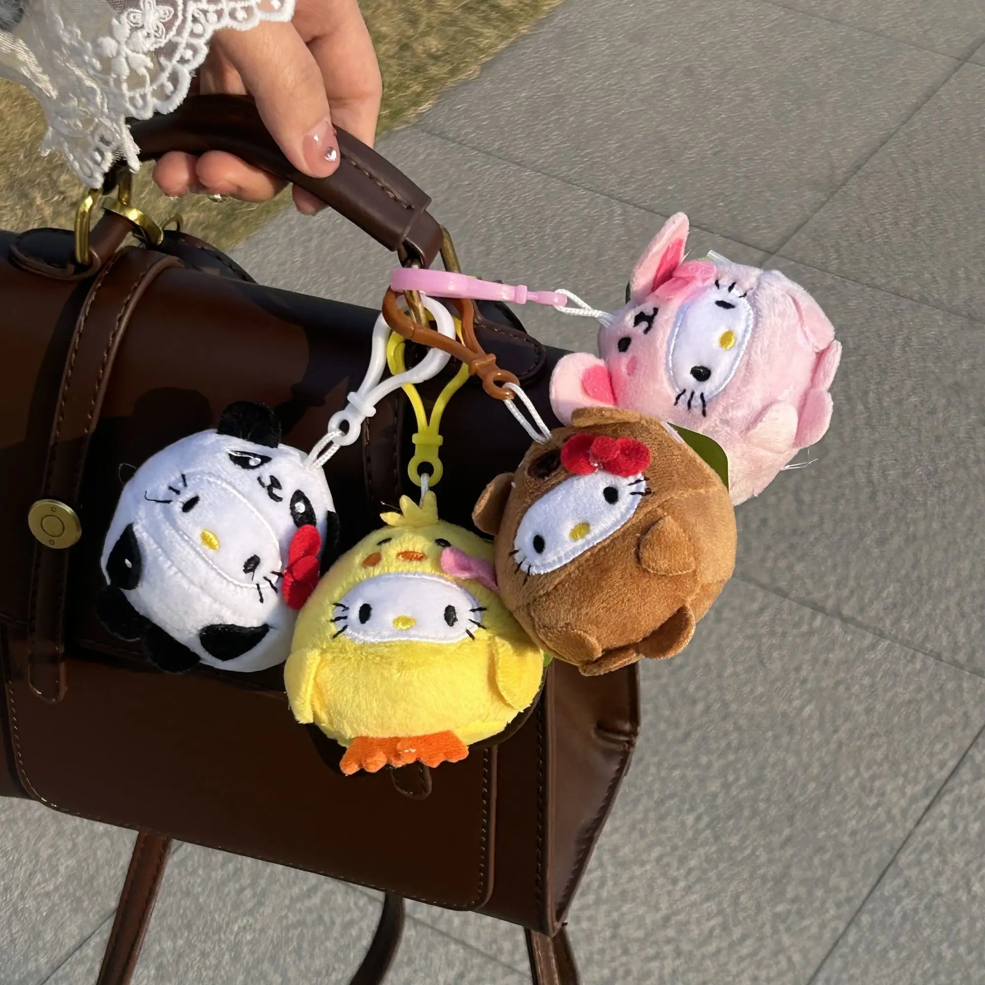 Breloczek Pluszowy Hello Kitty Miękka Maskotka Zawieszka do Torby Plecaka Torebki na Klucze Urocza Zabawka dla Kobiet Dziewczyn Fanów Prezent