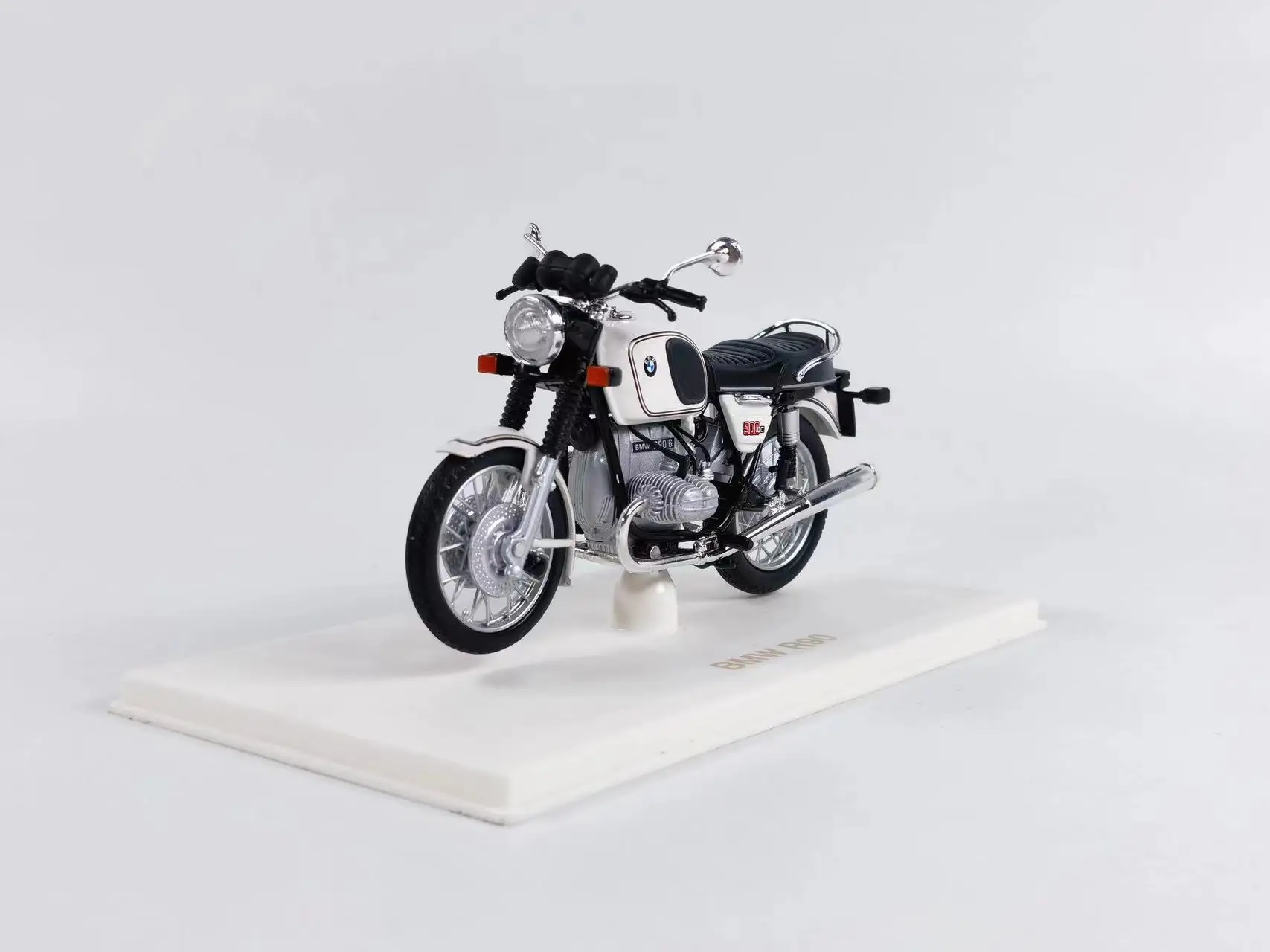 

New Special Price Die-casting Metal 1/18 Rare German Classic R90 Motorcycle Model Toy Furniture Display Collection Toys Children