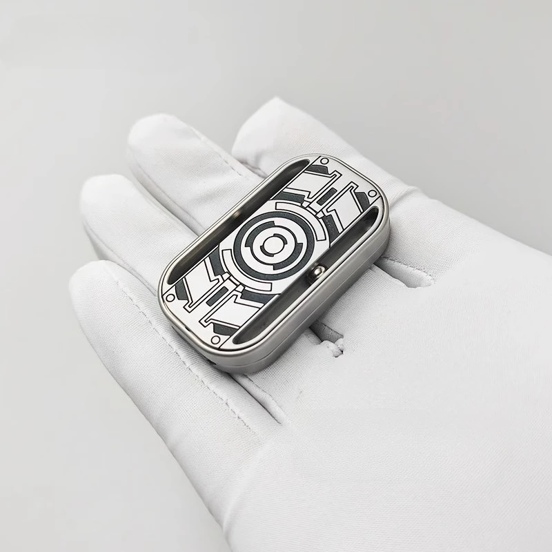 

Flipoo выдолбленная кибер EDC плотный абзац механическая металлическая карта на кончиках пальцев декомпрессионная настольная игрушка