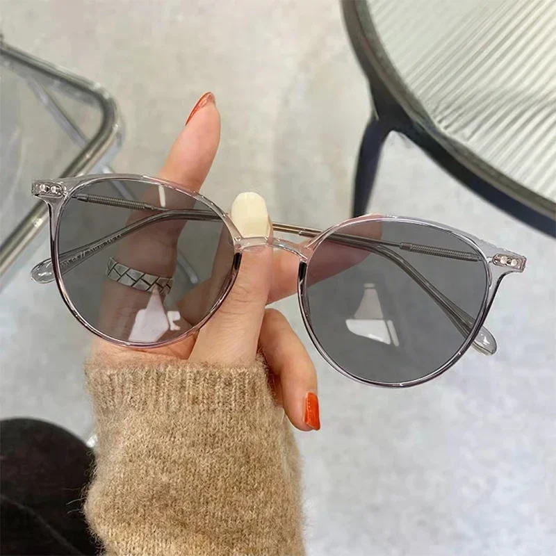 Ultraleichte photochrome Myopie-Brille für Damen, runder Rahmen, Herren-Farbwechselbrille, modische Nahsichtbrille, Anti-UV – Detail 12