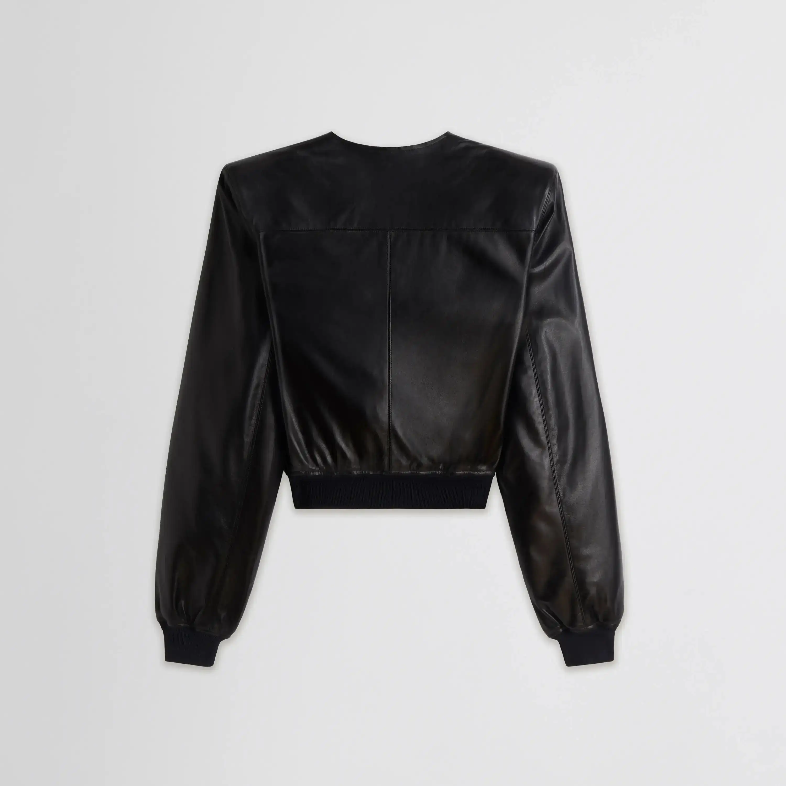 السترة النسائية الجديدة لعام 2026 عبارة عن سترة Phoebe Philo قصيرة مصنوعة يدويًا من قبل مصمم كبير