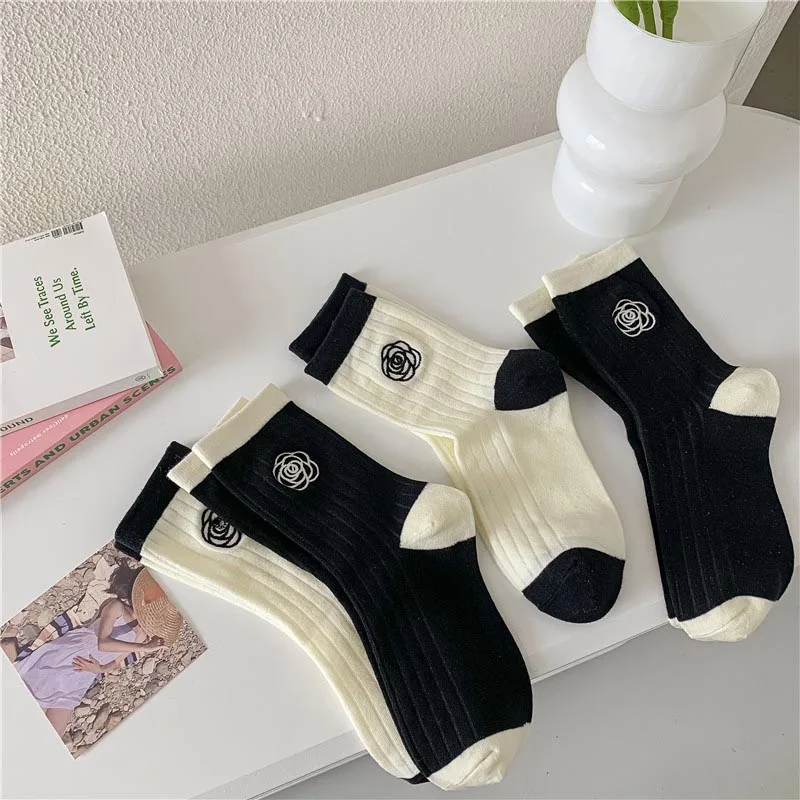 Women Socks Autumn Winte Black And White Peony Embroidered Combed Cotton Deodorant Trend Cute  Camellia Ladies Tube Socks SK22