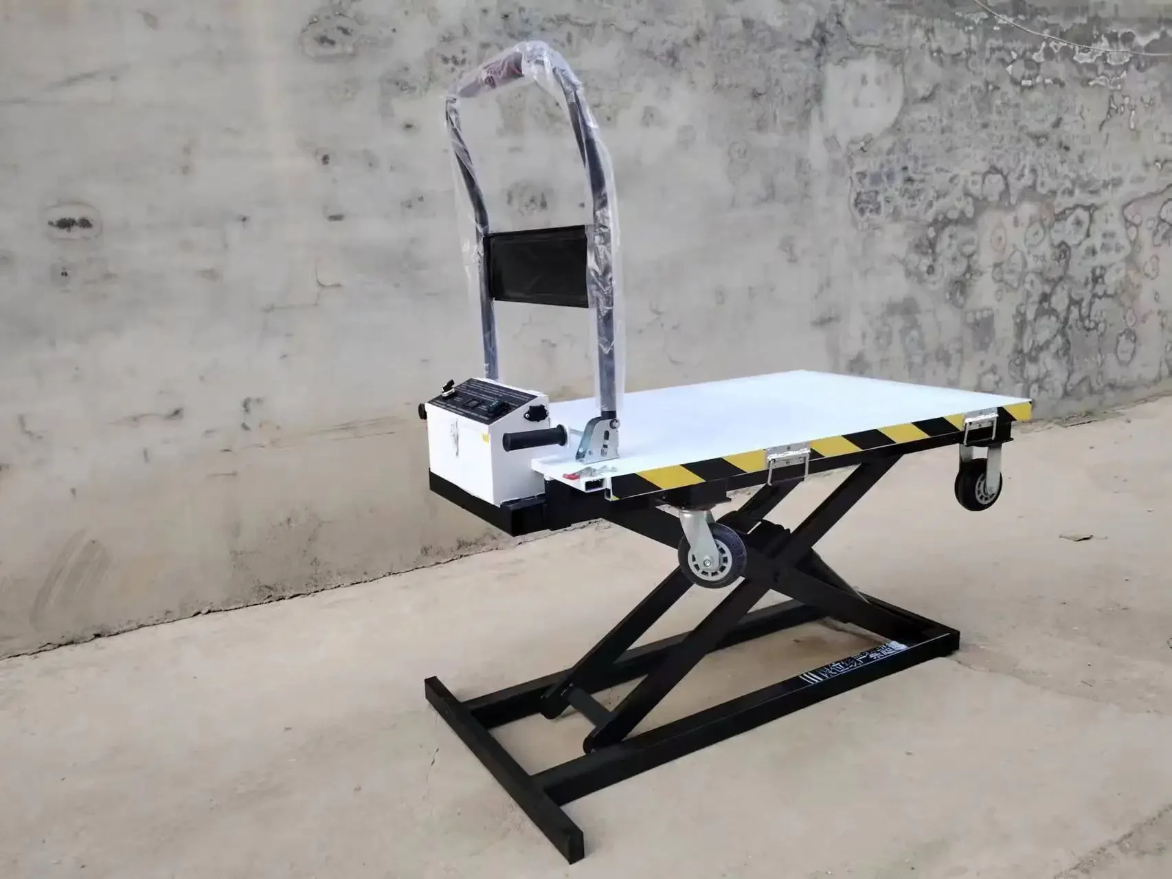 รถบรรทุกตู้คอนเทนเนอร์ขนถ่ายสินค้า 200 กก. แท่นยกไฟฟ้าแบบยกขึ้นเอง