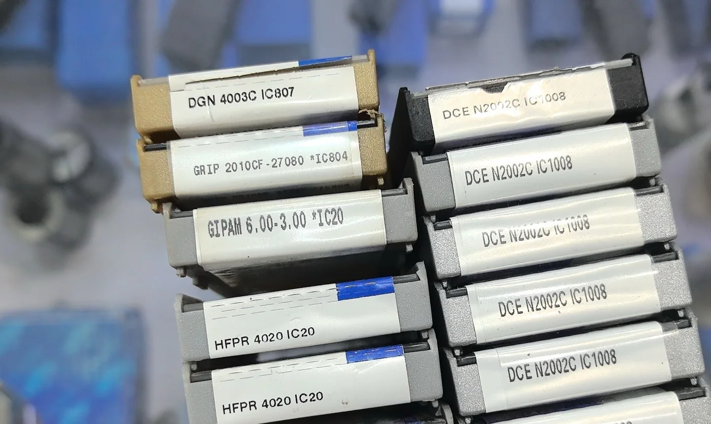 

Hard alloy cutting blades DGN2002C IC808