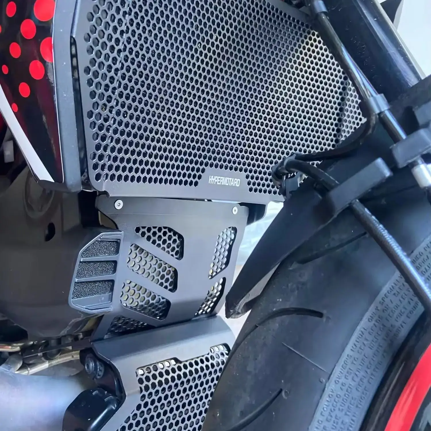 

For Ducati Hypermotard 950 SP RVE 2019 2020 2021 2022 2023 2024 2025 Radiator Grille Guard Cover Oil Cooler Guard Engine Guard