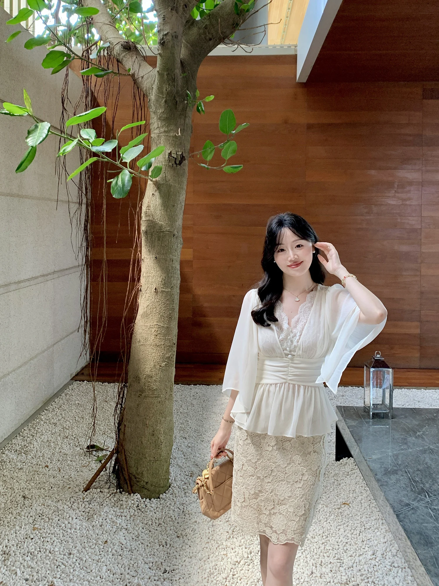 

Женская летняя блузка Wang Han Yan из шифона с кружевным V-образным вырезом, приталенная, с рукавами-крылышками, нежная и элегантная