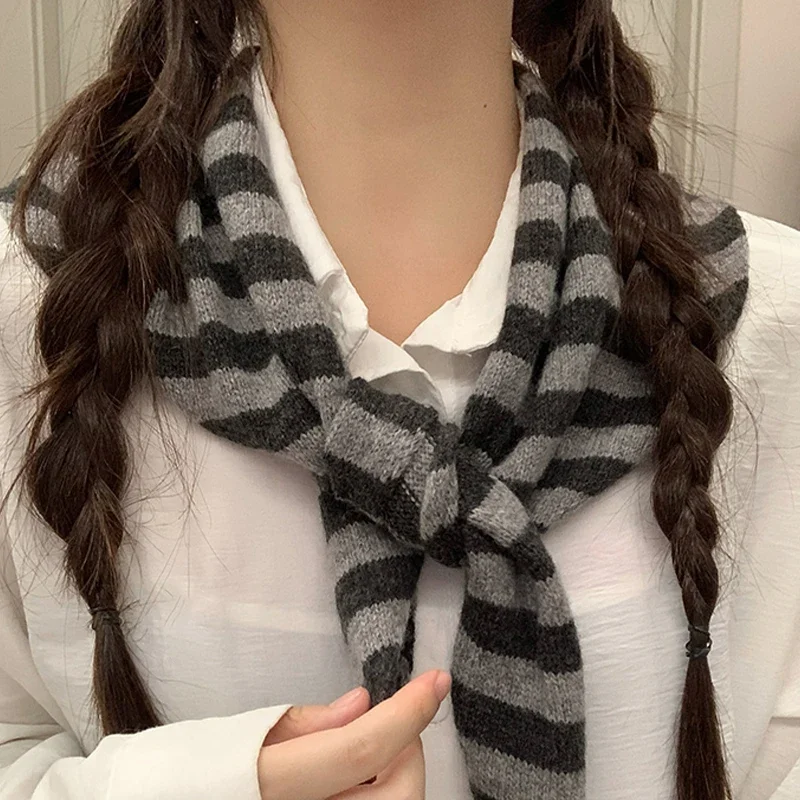 Bufanda triangular a rayas para mujer, pañuelo pequeño tejido para otoño e invierno, bufanda con protección del cuello versátil y cálida a la moda, chal