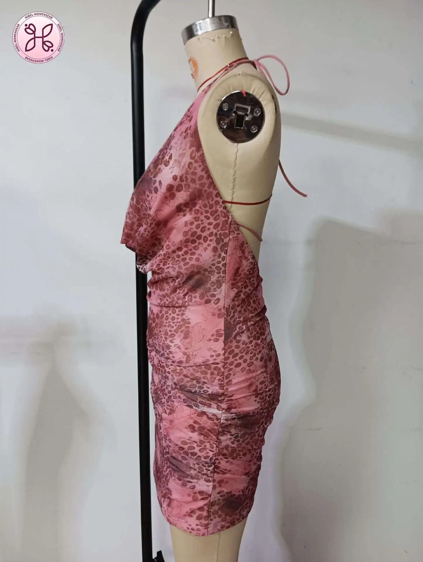 فستان شبكي شفاف مثير - فتحة عنق عميقة بدون ظهر قصير (زي ضيق ليلي للنساء)