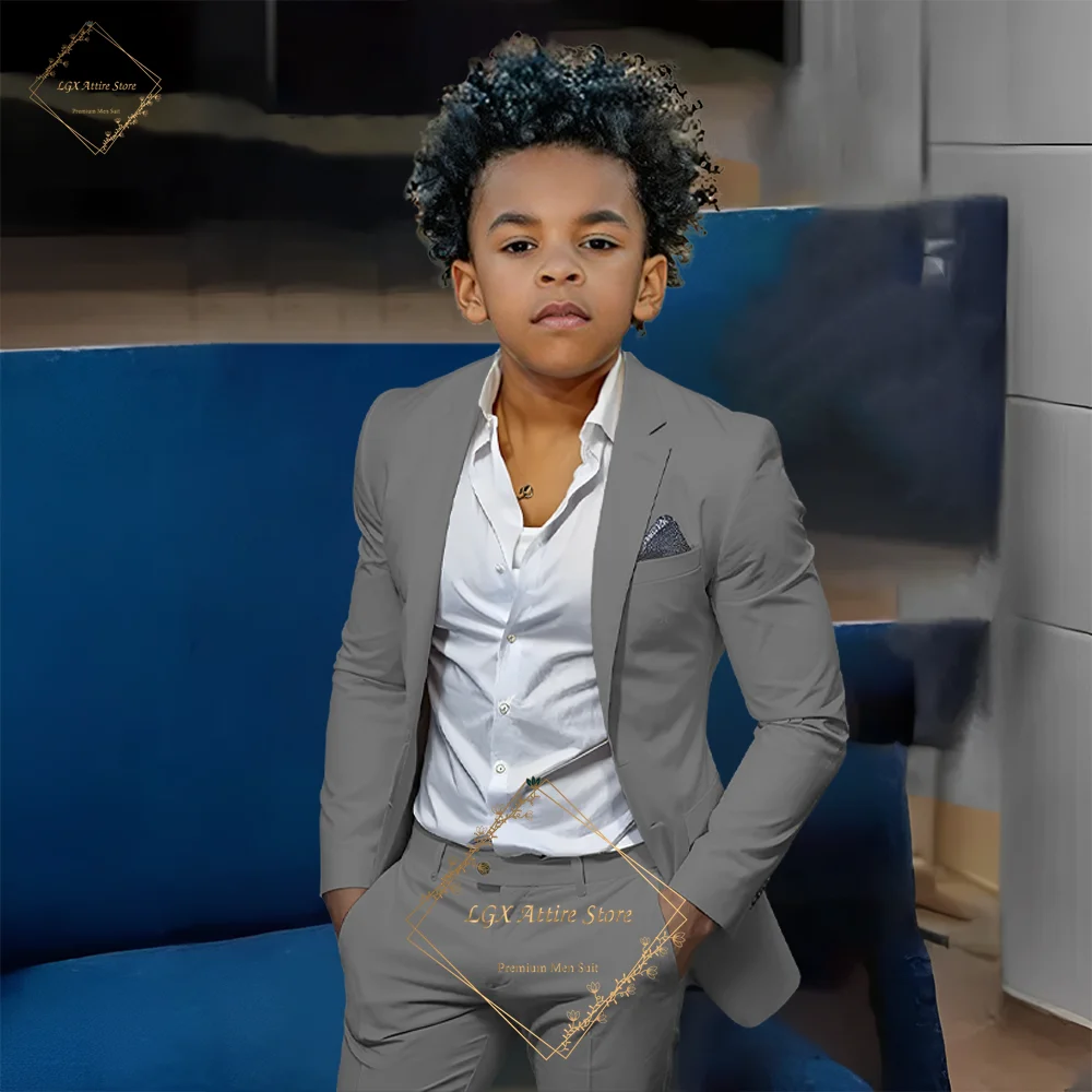 Terno infantil laranja com peito único (jaqueta + calça) – corte justo elegante, perfeito para casamentos e coquetéis