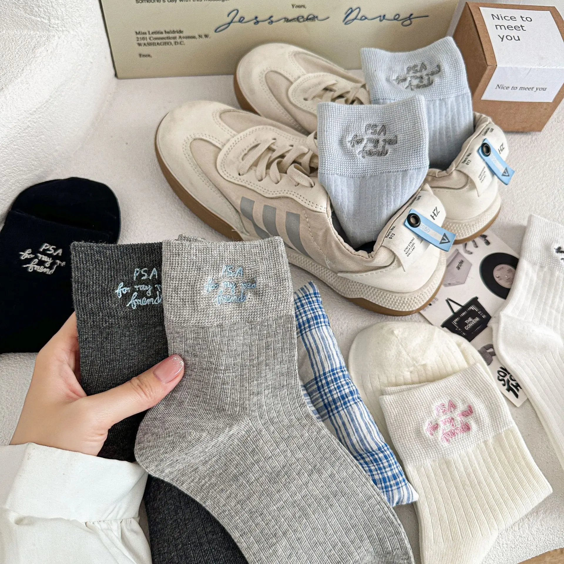 

5-парный комплект женских носков, корейские простые дышащие впитывающие пот хлопковые носки с вышивкой букв, милые универсальные носки средней длины