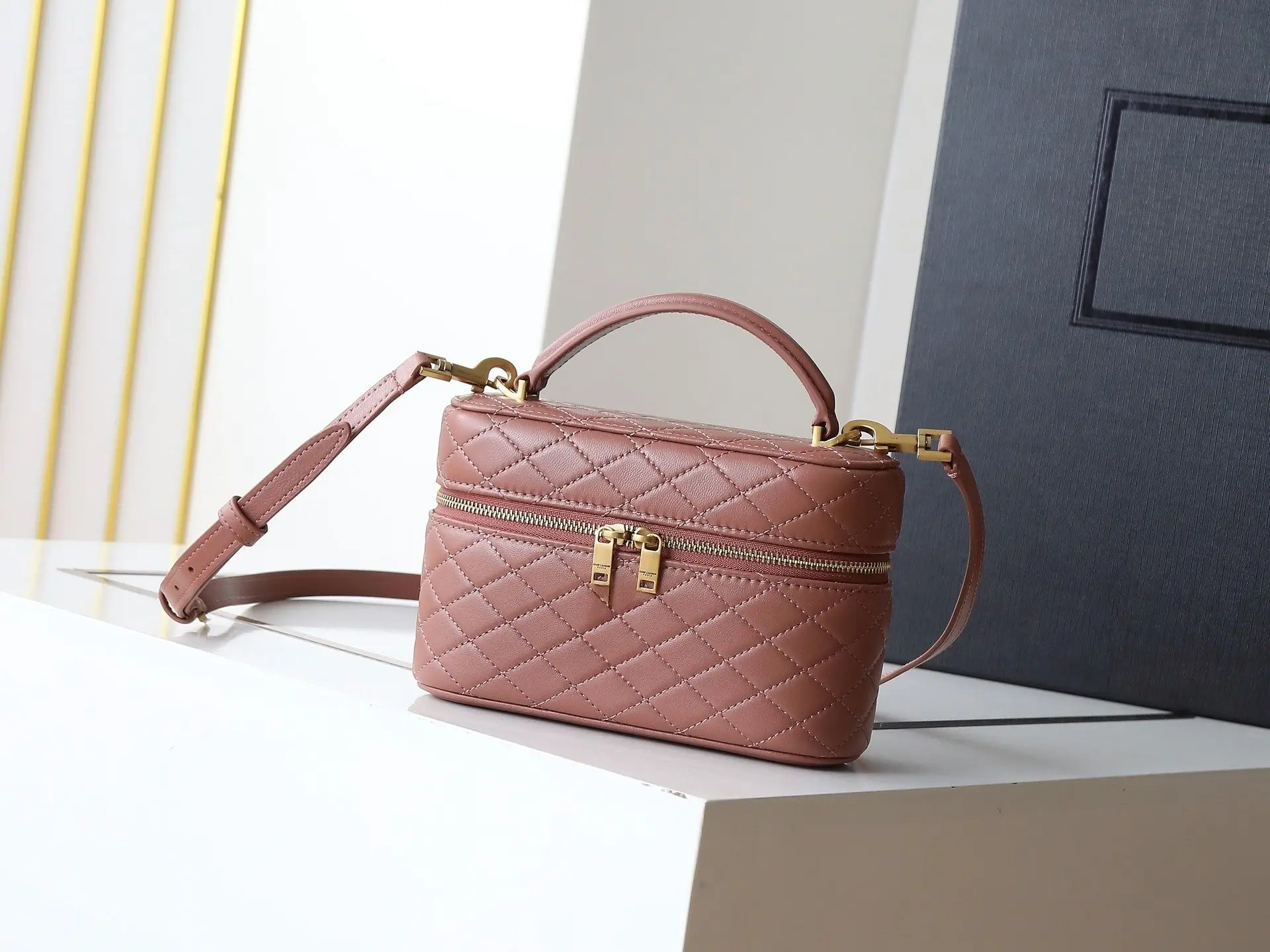 

Дизайнерская сумка-мессенджер Женская кожаная сумка через плечо с металлическим знаком, клатч-тоут через плечо с цепочкой Сумки Master quality YD