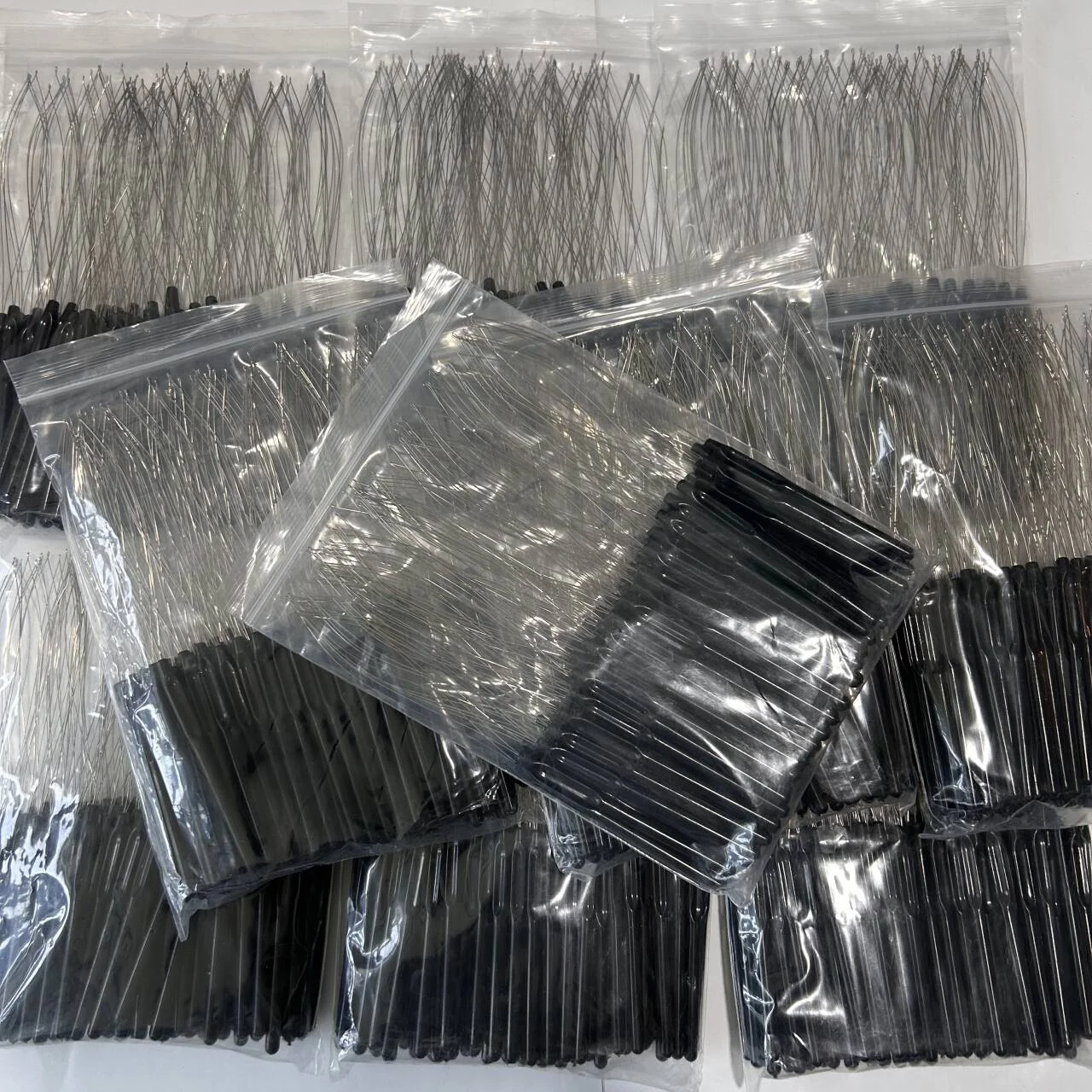 

ARLANY 40Pcs Plastic Hair Threader Pulling Needle Threader Pulling Hook Needle Bead Device for Weft Extensions DIY Hook Tool