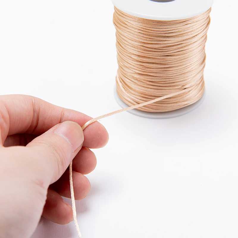 Lassen Sie uns 1pc 1mm 80m Satin Seide Seil Nylons chnur bunte Baby Beißring Zubehör Beiß kette Halskette Rattail Schnur DIY Werkzeug Spielzeug machen – Detail 8