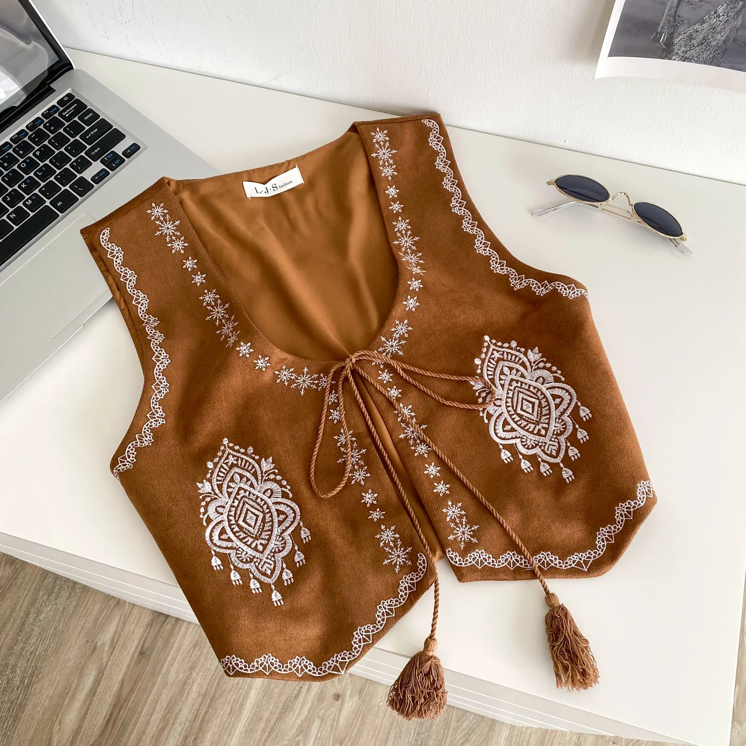 

Кардиган на шнуровке с вышивкой в стиле ретро, женский богемный отпуск, короткое пальто из оленьей кожи