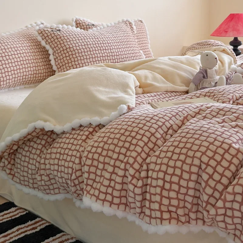 Plush Grid Bedding Four Piece Set of Thickened Soft Warm Coral Fleece Bed Sheets Winter Simple Stylish Duvet Cover Pillowcase