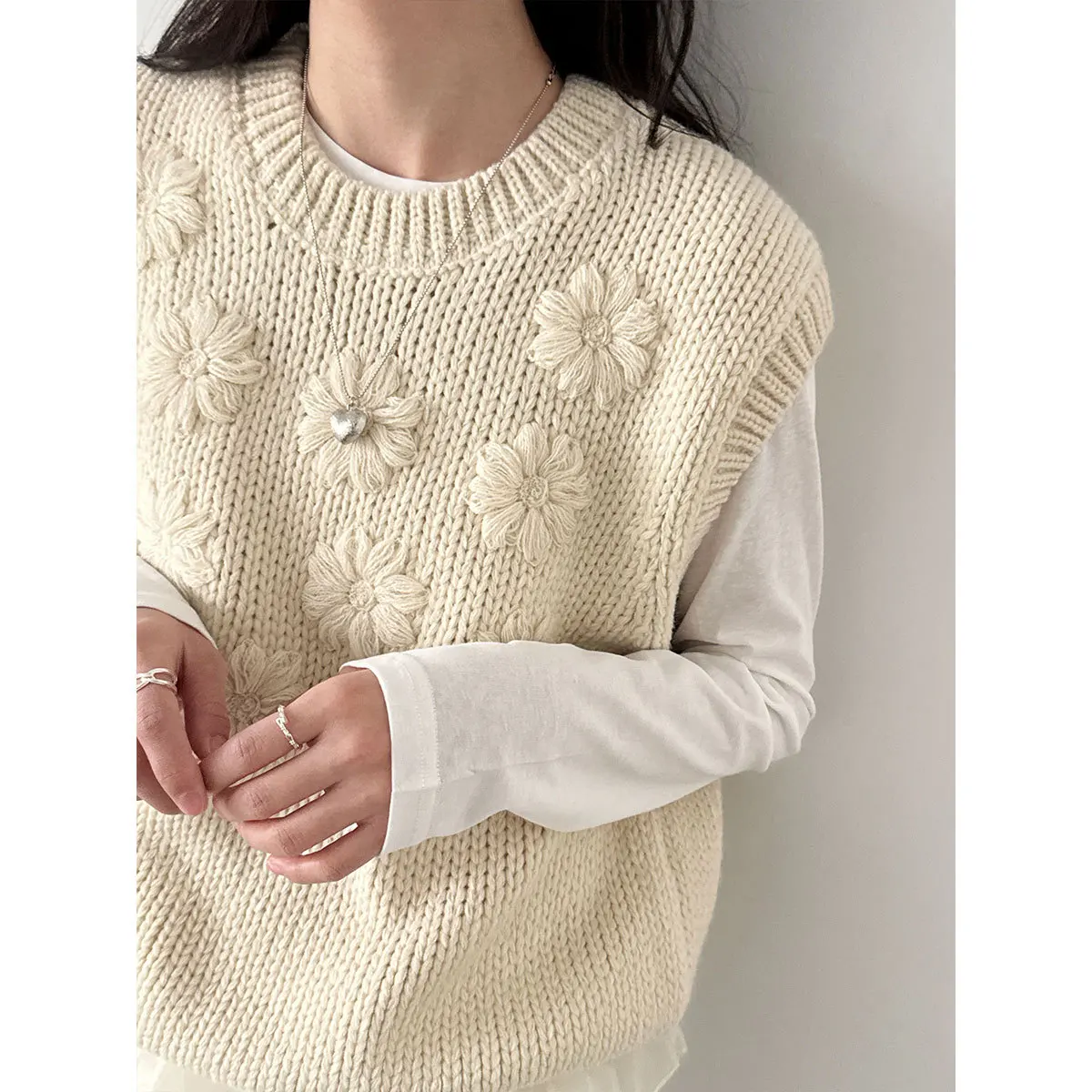 Three-dimensional Flower Knitted Vest for Women 2026 Early Spring Layered Wool Vest Top