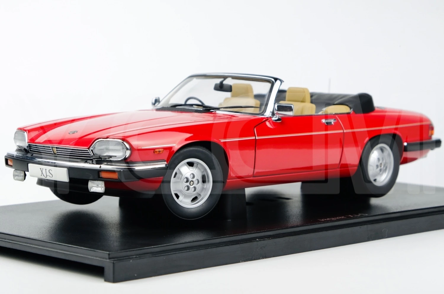 

Autoart 1:18 XJ-S V12 Simulation Limited Edition All Open Alloy Metal Static Car Model Toy Gift